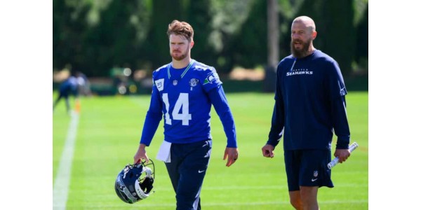 Varios jugadores defensivos de los Seattle Seahawks han abandonado el equipo Varios jugadores defensivos de los Seattle Seahawks han abandonado el equipo
